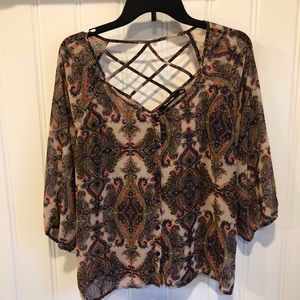 Button up blouse with a cross pattern back